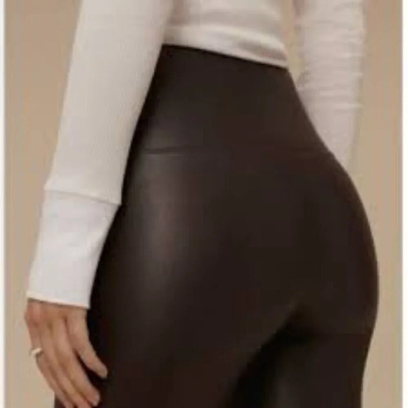Aritzia Pants - Aritzia Wilfred Free Daria  Legging Espresso Brown XS